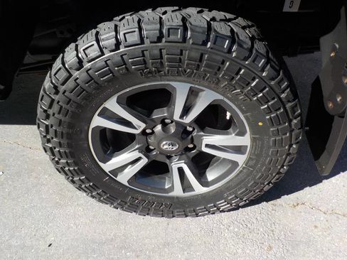 Used 2019 Toyota Tacoma TRD Sport image 22