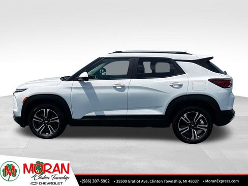 Certified 2024 Chevrolet TrailBlazer LT w/ Convenience Package FWD image 3