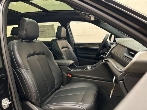 New 2026 Jeep Grand Cherokee L Limited w/ Limited Altitude Package AWD/4WD image 12