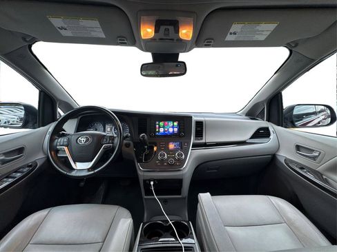 Used 2019 Toyota Sienna XLE FWD image 18