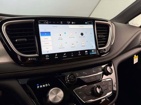 New 2026 Chrysler Pacifica Pinnacle image 32