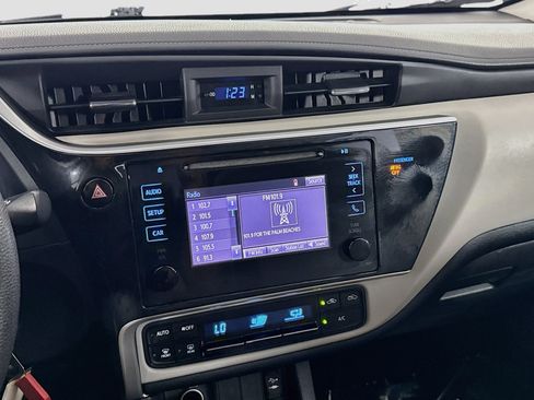 Used 2019 Toyota Corolla LE FWD image 18