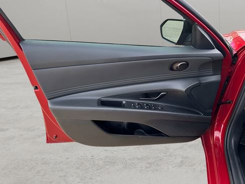 Used 2025 Hyundai Elantra Sport image 9