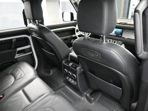 Used 2022 Land Rover Defender 110 S image 42