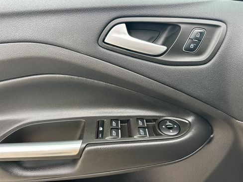 Used 2018 Ford C-MAX SE image 12