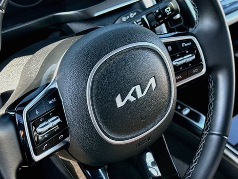 Used 2022 Kia Sorento S FWD image 12