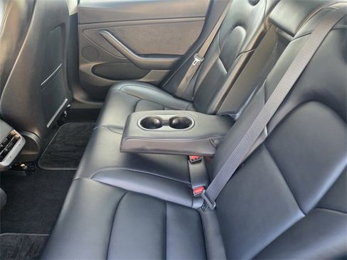 Used 2022 Tesla Model 3 image 11