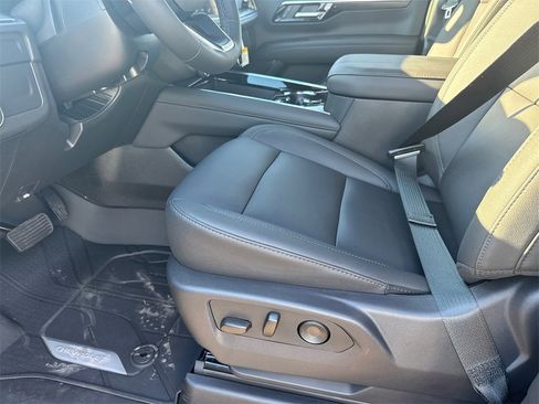 New 2026 Chevrolet Suburban LT w/ Comfort Package image 10