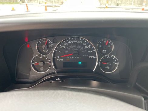 Used 2025 Chevrolet Express 2500 Extended w/ Communications Package RWD image 22
