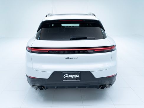 Used 2026 Porsche Cayenne AWD/4WD image 10