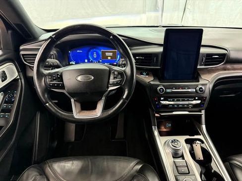 Certified 2020 Ford Explorer Platinum w/ Premium Technology Package image 28