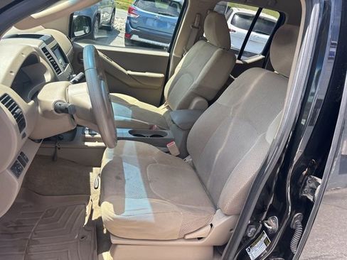 Used 2011 Nissan Frontier SV AWD/4WD image 11