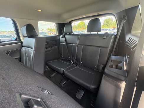 Used 2025 Hyundai Santa Fe SEL FWD image 32