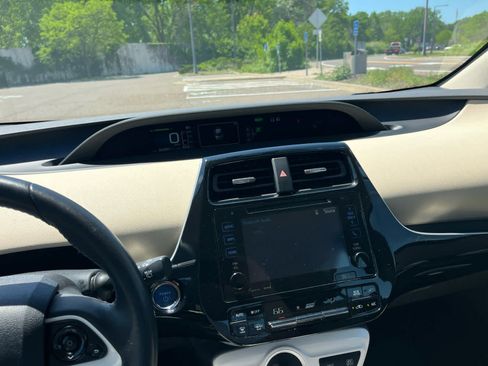 Used 2016 Toyota Prius Three FWD image 10