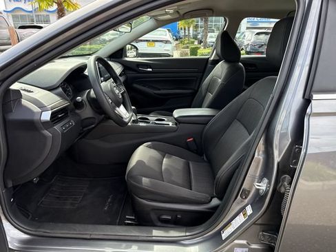 Used 2024 Nissan Altima 2.5 SV FWD image 14
