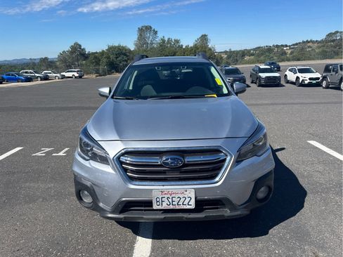 Used 2018 Subaru Outback 3.6R Limited image 2