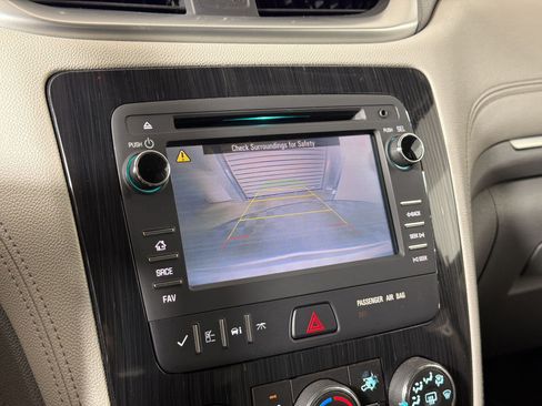 Used 2017 Chevrolet Traverse LT FWD image 16