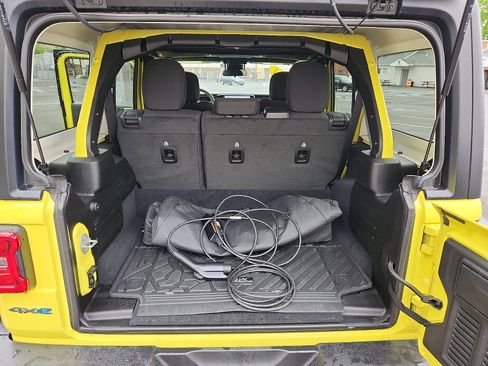 Used 2024 Jeep Wrangler Unlimited Rubicon 4xe AWD/4WD image 27