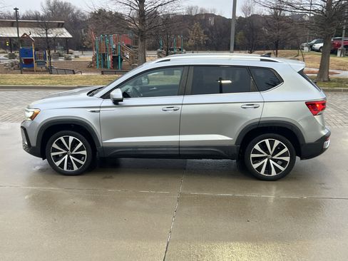 Used 2023 Volkswagen Taos SE image 7