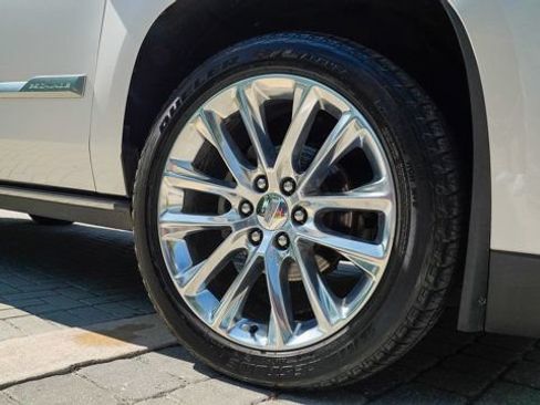 Used 2019 Cadillac Escalade ESV Premium Luxury RWD image 35