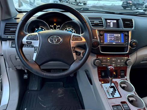 Used 2013 Toyota Highlander Limited image 9