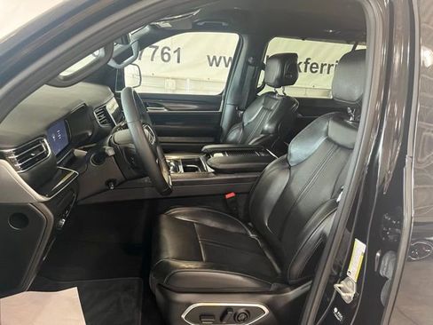 Used 2023 Jeep Wagoneer 4WD w/ Convenience Group I image 9