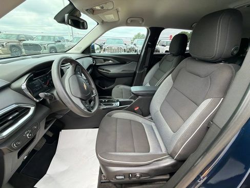 Used 2022 Chevrolet TrailBlazer LT w/ Convenience Package AWD/4WD image 9