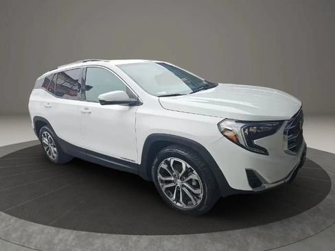 Used 2021 GMC Terrain SLT FWD image 2
