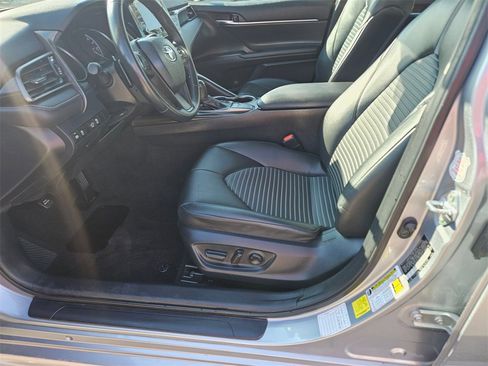 Used 2024 Toyota Camry SE image 11