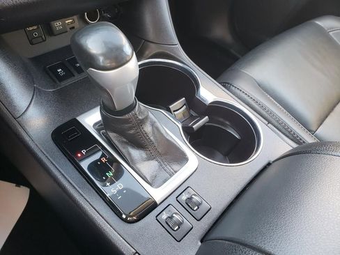 Used 2019 Toyota Highlander XLE image 28