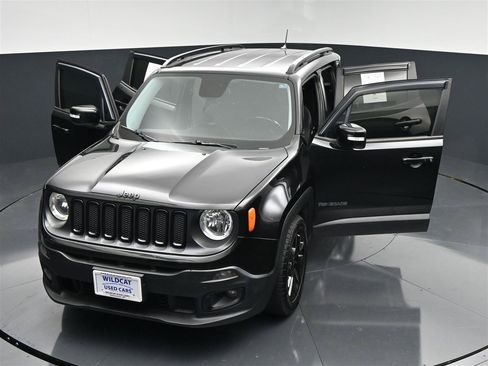 Used 2017 Jeep Renegade Altitude FWD image 26