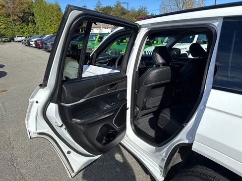 Used 2023 Jeep Grand Cherokee 30th Anniversary image 31