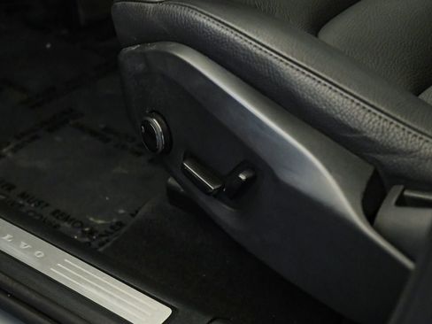 Certified 2025 Volvo XC60 B5 Plus AWD/4WD image 23