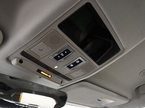 Used 2023 Land Rover Defender 110 SE image 33