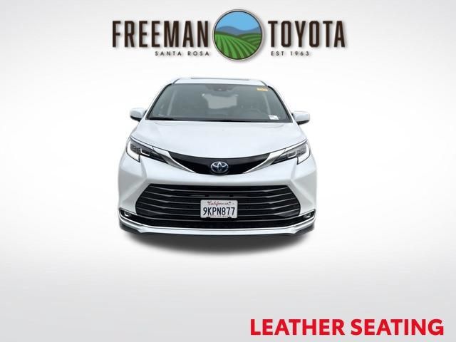Used 2024 Toyota Sienna Limited AWD/4WD image 3