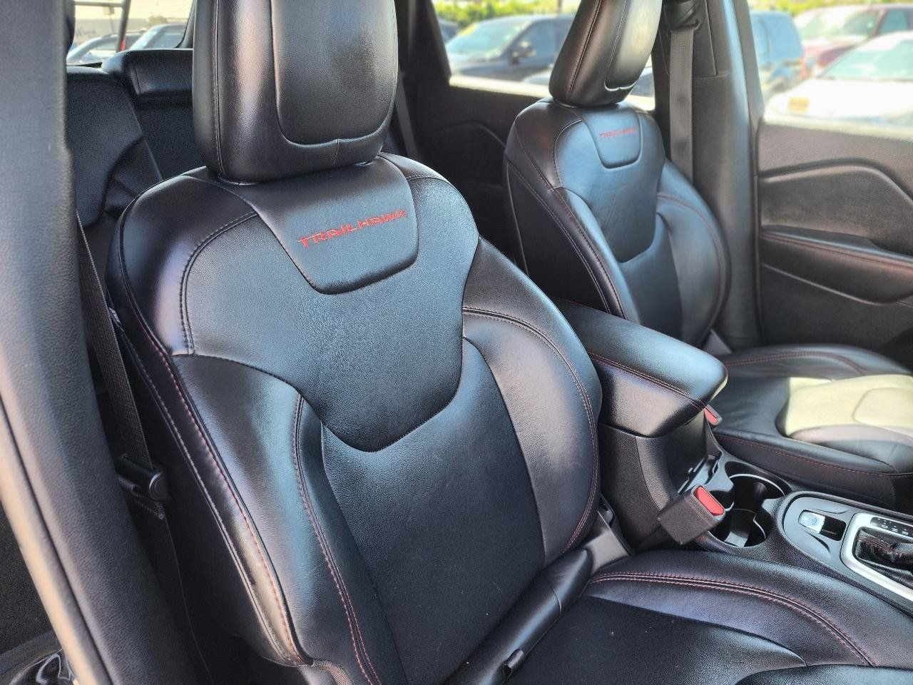 Used 2016 Jeep Cherokee Trailhawk w/ Leather Interior Group AWD/4WD image 29