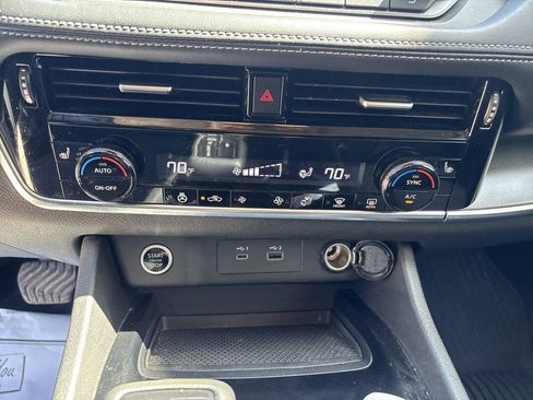 Used 2021 Nissan Rogue SV image 17