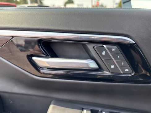 Used 2025 Chevrolet Suburban Premier AWD/4WD image 13