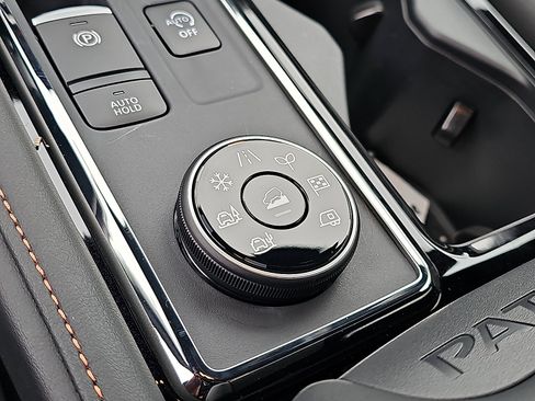 New 2025 Nissan Pathfinder Rock Creek image 15