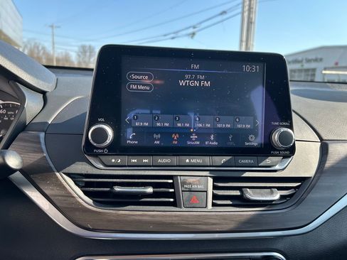 Used 2025 Nissan Altima 2.5 SV FWD image 15