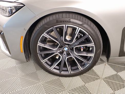 Used 2021 BMW 750i xDrive w/ Executive Package image 20