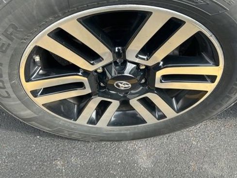 Used 2016 Toyota 4Runner Limited image 7