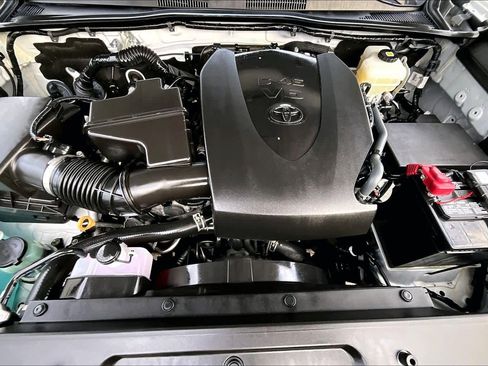 Certified 2021 Toyota Tacoma TRD Off-Road image 31