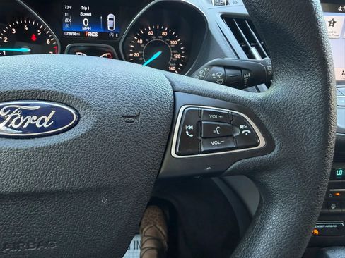 Used 2019 Ford Escape SE FWD image 23