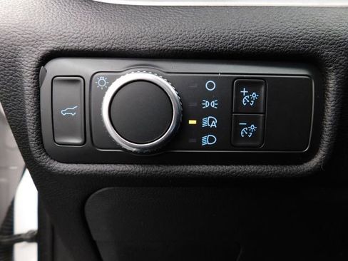 Used 2022 Ford Explorer XLT image 34