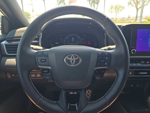 Used 2025 Toyota Camry SE image 23