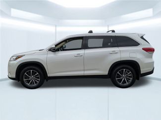 Used 2019 Toyota Highlander SE video 2