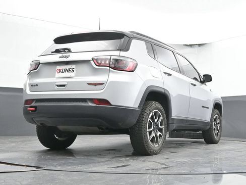 Used 2025 Jeep Compass Trailhawk AWD/4WD image 36
