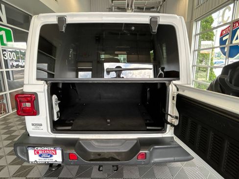 Used 2020 Jeep Wrangler Unlimited Sahara AWD/4WD image 10