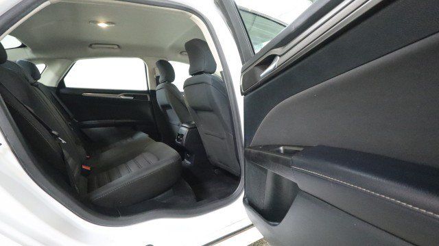 Used 2017 Ford Fusion SE FWD image 11